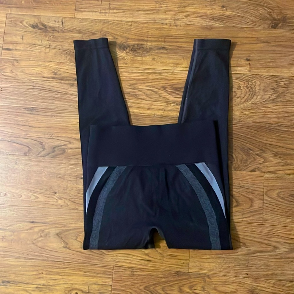 Excellent preowned Spanx Look At Me Now leggings